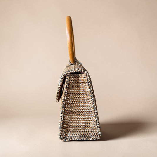 Wooden Ring Handle Raffia Clutch